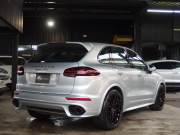 ポルシェ カイエン GTS スポーツクロノパッケージ　正規ディーラー車　アダプティブクルーズコントロール　右ハンドル　スポーツエキゾースト　LEDヘッドライト 中古車