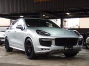 ポルシェ カイエン GTS スポーツクロノパッケージ　正規ディーラー車　アダプティブクルーズコントロール　右ハンドル　スポーツエキゾースト　LEDヘッドライト 中古車