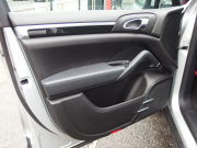 ポルシェ カイエン V6 正規ディーラー車　右ハンドル　レーンチェンジアシスト　シートヒーター  ブラックレザーシート　純正アルミ　純正ナビ・TV 中古車