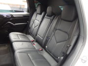 ポルシェ カイエン V6 正規ディーラー車　右ハンドル　レーンチェンジアシスト　シートヒーター  ブラックレザーシート　純正アルミ　純正ナビ・TV 中古車