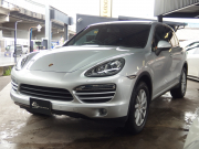 ポルシェ カイエン V6 正規ディーラー車　右ハンドル　レーンチェンジアシスト　シートヒーター  ブラックレザーシート　純正アルミ　純正ナビ・TV 中古車