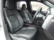 ポルシェ カイエン V6 正規ディーラー車　右ハンドル　レーンチェンジアシスト　シートヒーター  ブラックレザーシート　純正アルミ　純正ナビ・TV 中古車