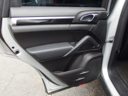 ポルシェ カイエン V6 正規ディーラー車　右ハンドル　レーンチェンジアシスト　シートヒーター  ブラックレザーシート　純正アルミ　純正ナビ・TV 中古車