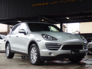 ポルシェ カイエン V6 正規ディーラー車　右ハンドル　レーンチェンジアシスト　シートヒーター  ブラックレザーシート　純正アルミ　純正ナビ・TV 中古車