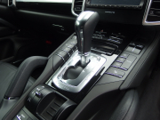 ポルシェ カイエン V6 正規ディーラー車　右ハンドル　レーンチェンジアシスト　シートヒーター  ブラックレザーシート　純正アルミ　純正ナビ・TV 中古車