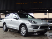 ポルシェ カイエン V6 正規ディーラー車　右ハンドル　レーンチェンジアシスト　シートヒーター  ブラックレザーシート　純正アルミ　純正ナビ・TV 中古車