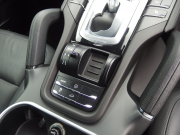 ポルシェ カイエン V6 正規ディーラー車　右ハンドル　レーンチェンジアシスト　シートヒーター  ブラックレザーシート　純正アルミ　純正ナビ・TV 中古車