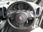 ポルシェ カイエン V6 正規ディーラー車　右ハンドル　レーンチェンジアシスト　シートヒーター  ブラックレザーシート　純正アルミ　純正ナビ・TV 中古車