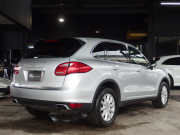 ポルシェ カイエン V6 正規ディーラー車　右ハンドル　レーンチェンジアシスト　シートヒーター  ブラックレザーシート　純正アルミ　純正ナビ・TV 中古車