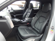 ポルシェ カイエン V6 正規ディーラー車　右ハンドル　レーンチェンジアシスト　シートヒーター  ブラックレザーシート　純正アルミ　純正ナビ・TV 中古車