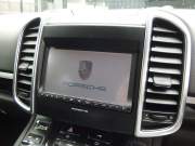 ポルシェ カイエン V6 正規ディーラー車　右ハンドル　レーンチェンジアシスト　シートヒーター  ブラックレザーシート　純正アルミ　純正ナビ・TV 中古車