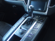 ポルシェ マカン S PDK 正規ディーラー車　右ハンドル　走行2.5万キロ台　Dメモリー付きパワーシート　純正ナビ・TV  バックカメラ 中古車