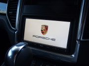 ポルシェ マカン S PDK 正規ディーラー車　右ハンドル　走行2.5万キロ台　Dメモリー付きパワーシート　純正ナビ・TV  バックカメラ 中古車