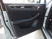 ポルシェ マカン S PDK 正規ディーラー車　右ハンドル　走行2.5万キロ台　Dメモリー付きパワーシート　純正ナビ・TV  バックカメラ 中古車