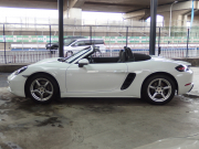 ポルシェ&nbsp;718 ボクスター&nbsp;スポーツクロノパッケージ　正規ディーラー車　右ハンドル　シートヒーター  オートエアコン　純正ナビ　社外地デジチューナー&nbsp;中古車