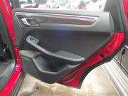 ポルシェ マカン オールレザーインテリア カーボンパネル カーボンコンビステアリング ステアリングヒーター スマートキー 中古車