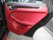 ポルシェ マカン S スポーツクロノパッケージ　正規ディーラー車　スマートキー　フロント左右シートヒーター   オールレザーインテリア 中古車