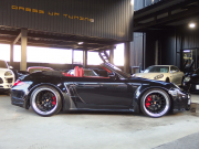 ポルシェ 911(Type997) カレラSカブリオレ　スポーツクロノPKG レッドレザー インテリア　ES可変バルブマフラー　社外ダックテール 中古車