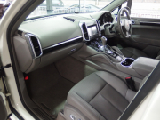 ポルシェ カイエン 正規ディーラー車　右ハンドル EUR-GTエアロ　ESローダウンサス　社外22インチアルミ 中古車