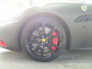 フェラーリ&nbsp;カリフォルニア&nbsp;F1　DCT　正規ディーラー車　左ハンドル　マットブラックフルラッピング　20インチアルミ　&nbsp;中古車