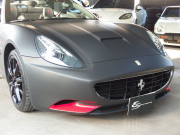 フェラーリ&nbsp;カリフォルニア&nbsp;F1　DCT　正規ディーラー車　左ハンドル　マットブラックフルラッピング　20インチアルミ　&nbsp;中古車