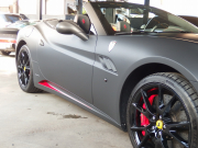 フェラーリ&nbsp;カリフォルニア&nbsp;F1　DCT　正規ディーラー車　左ハンドル　マットブラックフルラッピング　20インチアルミ　&nbsp;中古車