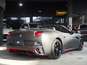 フェラーリ&nbsp;カリフォルニア&nbsp;F1　DCT　正規ディーラー車　左ハンドル　マットブラックフルラッピング　20インチアルミ　&nbsp;中古車