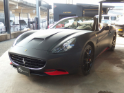 フェラーリ&nbsp;カリフォルニア&nbsp;F1　DCT　正規ディーラー車　左ハンドル　マットブラックフルラッピング　20インチアルミ　&nbsp;中古車