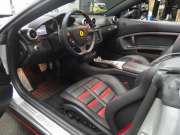 フェラーリ&nbsp;カリフォルニア&nbsp;F1　DCT　正規ディーラー車　左ハンドル　マットブラックフルラッピング　20インチアルミ　&nbsp;中古車