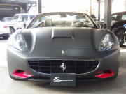 フェラーリ&nbsp;カリフォルニア&nbsp;F1　DCT　正規ディーラー車　左ハンドル　マットブラックフルラッピング　20インチアルミ　&nbsp;中古車