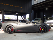 フェラーリ&nbsp;カリフォルニア&nbsp;F1　DCT　正規ディーラー車　左ハンドル　マットブラックフルラッピング　20インチアルミ　&nbsp;中古車