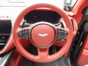 アストンマーティン&nbsp;DBX&nbsp;正規ディーラー車　右ハンドル&nbsp;中古車