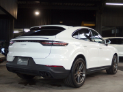 ポルシェ カイエンクーペ 正規ディーラー車　右ハンドル　2020yモデル 中古車