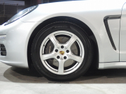 ポルシェ&nbsp;パナメーラ&nbsp;正規ディーラー車　右ハンドル　PDK&nbsp;中古車