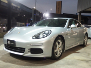 ポルシェ&nbsp;パナメーラ&nbsp;正規ディーラー車　右ハンドル　PDK&nbsp;中古車