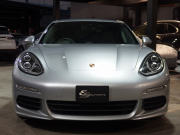 ポルシェ&nbsp;パナメーラ&nbsp;正規ディーラー車　右ハンドル　PDK&nbsp;中古車