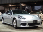 ポルシェ&nbsp;パナメーラ&nbsp;正規ディーラー車　右ハンドル　PDK&nbsp;中古車