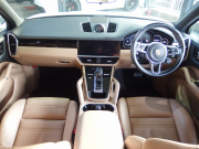 ポルシェ&nbsp;カイエン&nbsp;2019yモデル　正規ディーラー車　右ハンドル&nbsp;中古車