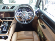 ポルシェ&nbsp;カイエン&nbsp;2019yモデル　正規ディーラー車　右ハンドル&nbsp;中古車