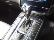 ポルシェ&nbsp;マカン&nbsp;ターボ　2016yモデル　正規ディーラー車　右ハンドル　EUR-GTエアロ　ES22インチアルミホイール　ESローダウンサス&nbsp;中古車